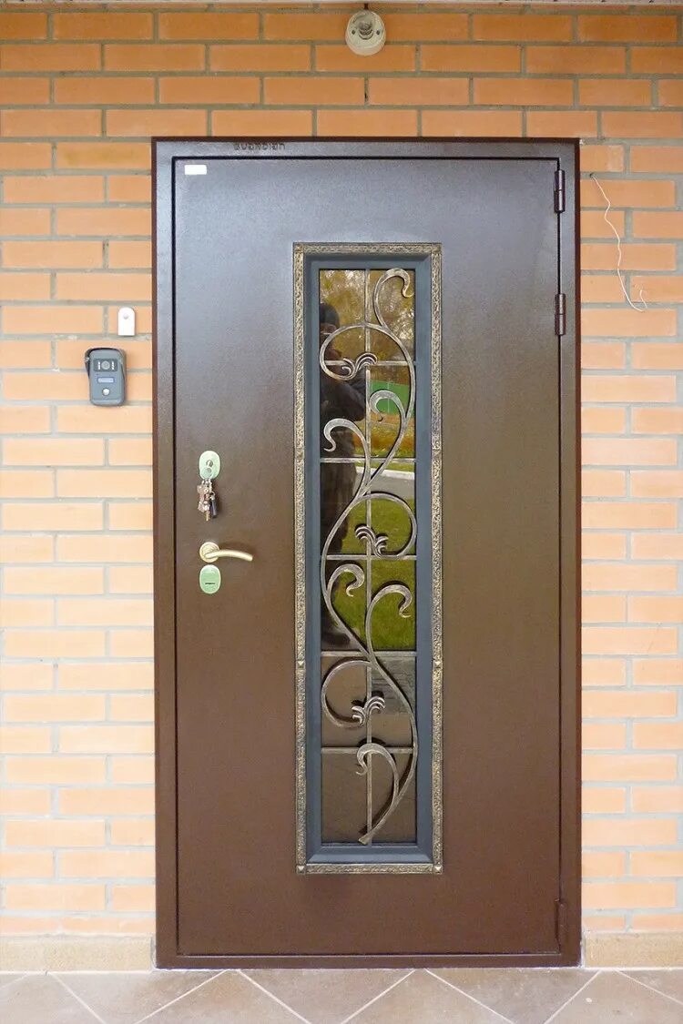 Дверь железная входная стеклом