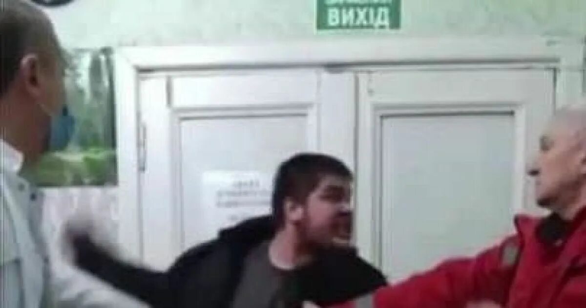 Напал в больнице. Нападение на медицинских работников. Напал в больнице. Напал в больнице. Нападение на больницу в элисте 1988.