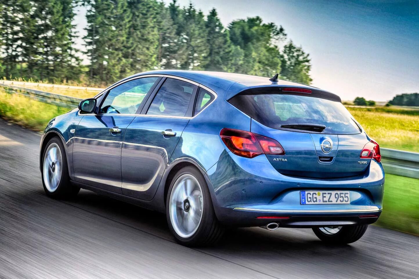 Б у авто опели. Opel Astra 2012. Opel Astra Hatchback. Opel Astra Hatchback 2012. Opel Astra j 2012.