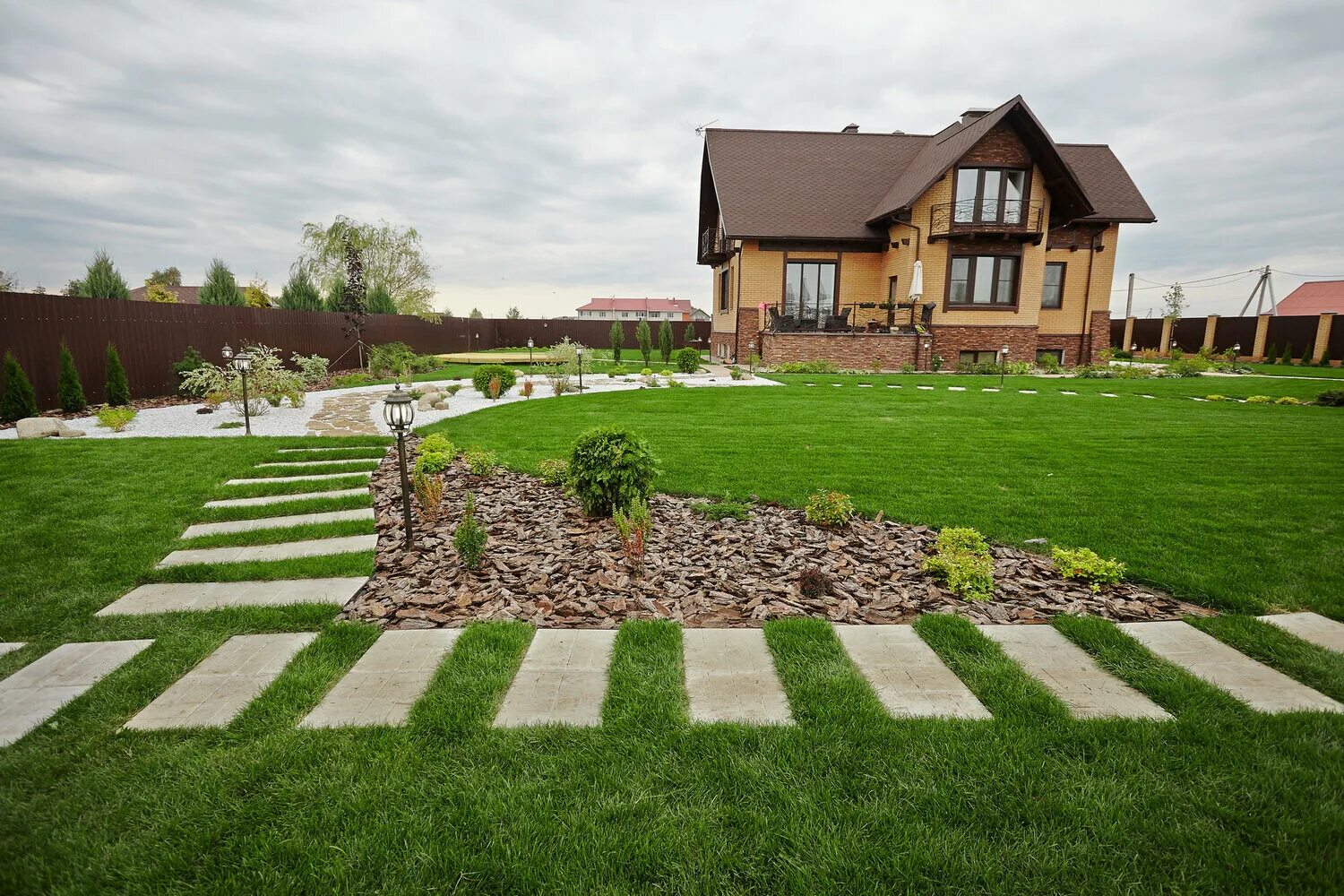 Строительный участок. Земельный участок. Выравнивание участка на склоне. Лорн хэнкок ландшафтный дизайнер. Земельный участок.