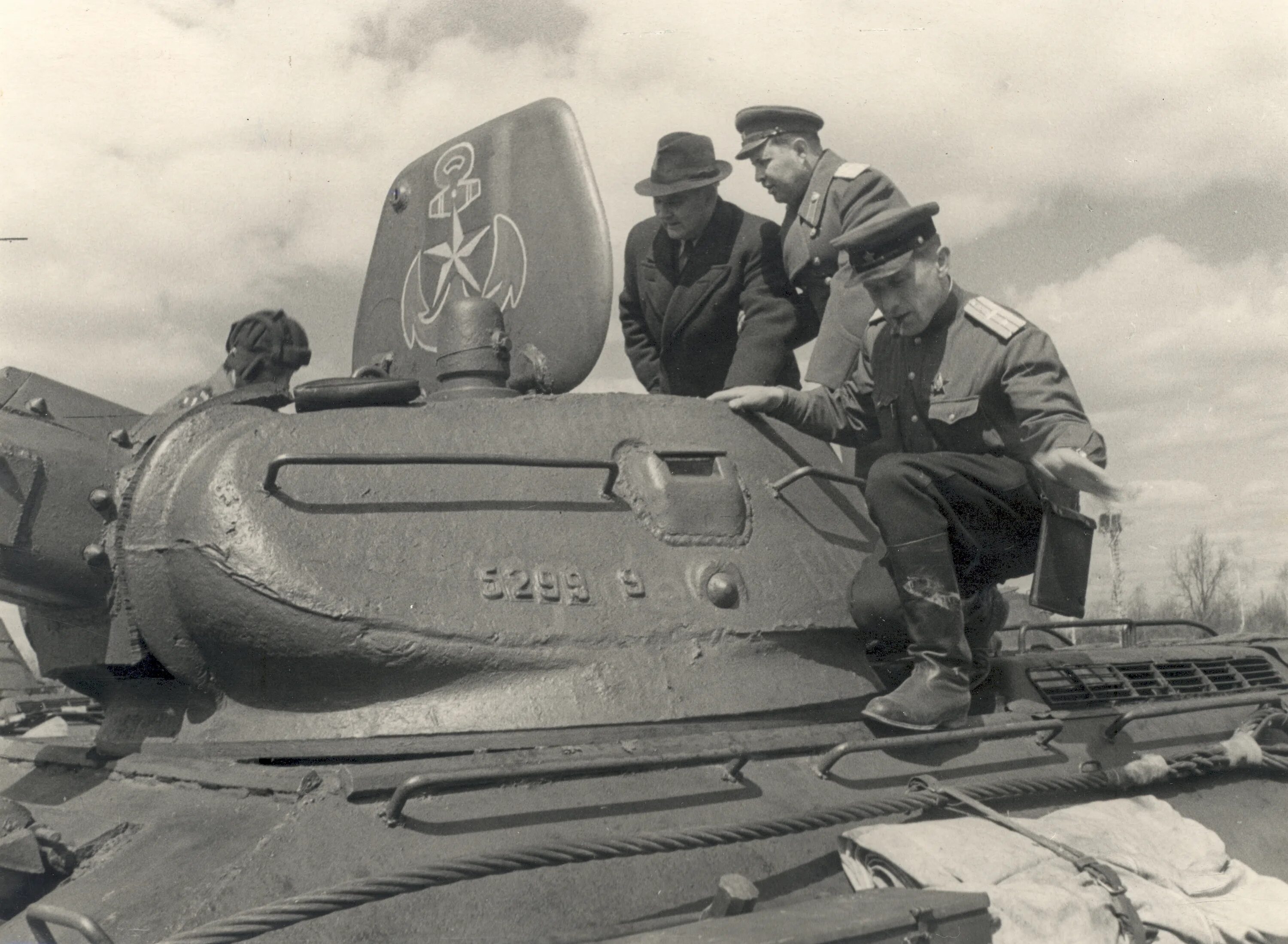 Т 34 76 112 завод. Т-34 за советскую Эстонию. Танк т 34 ВОВ. Танк т 34 1943 года. Танковый ф