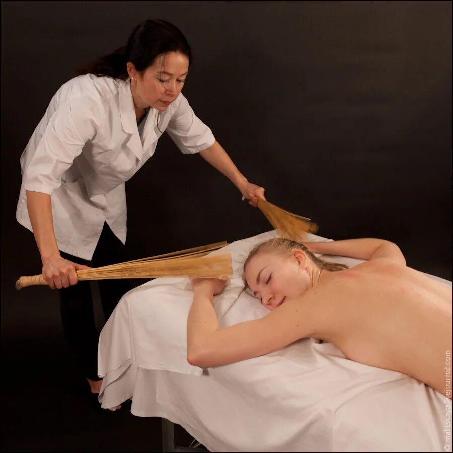 как правильно париться бамбуковым веником. веник для бани бамбуковый. веник массажный бамбуковый. бамбуковые палочки для бани. массаж бамбуковыми палочками.