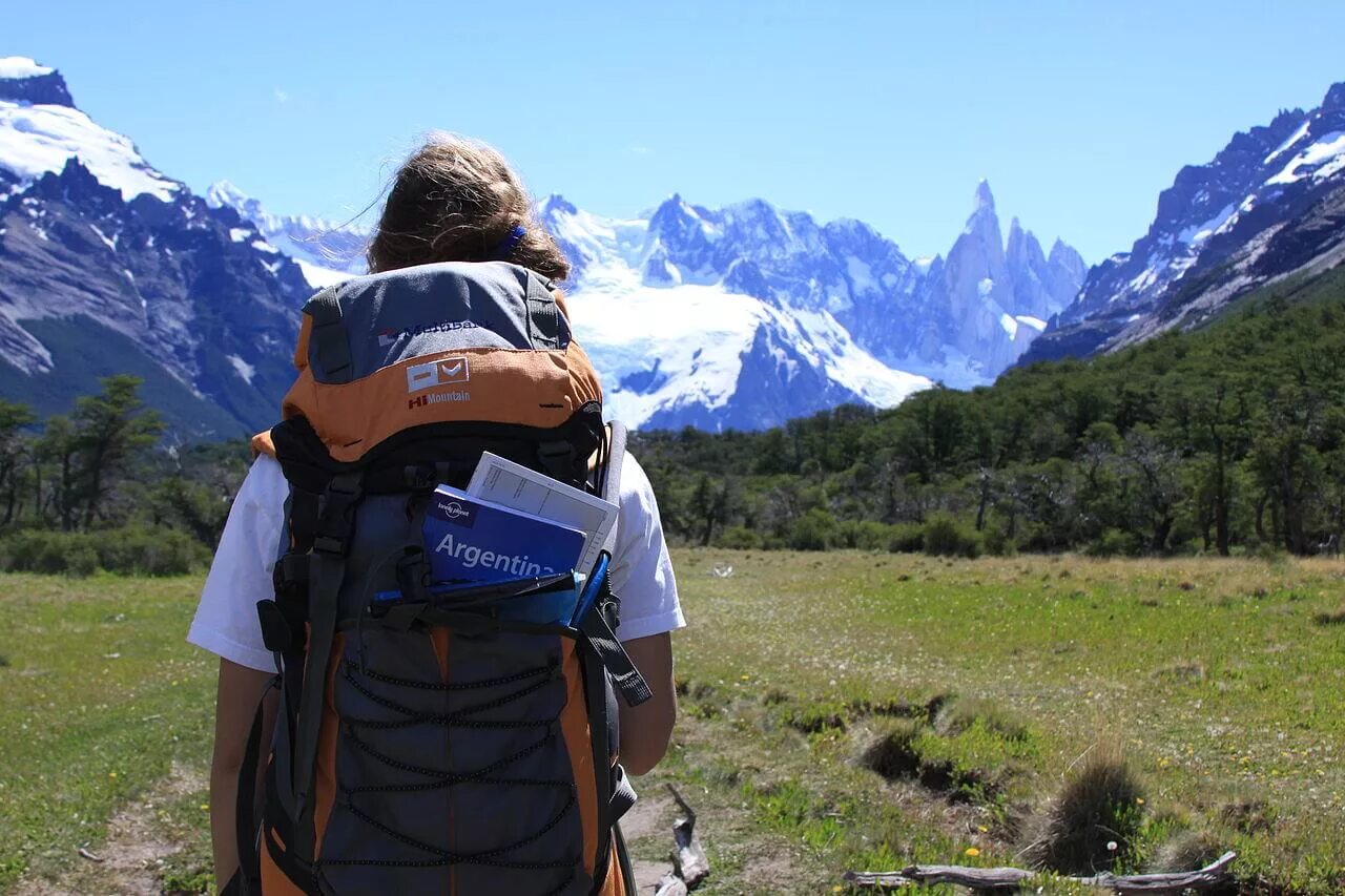 Are you fond of travelling. Рюкзак для путешествий. Туристическое путешествие. Турист путешественник. Туризм туристы.