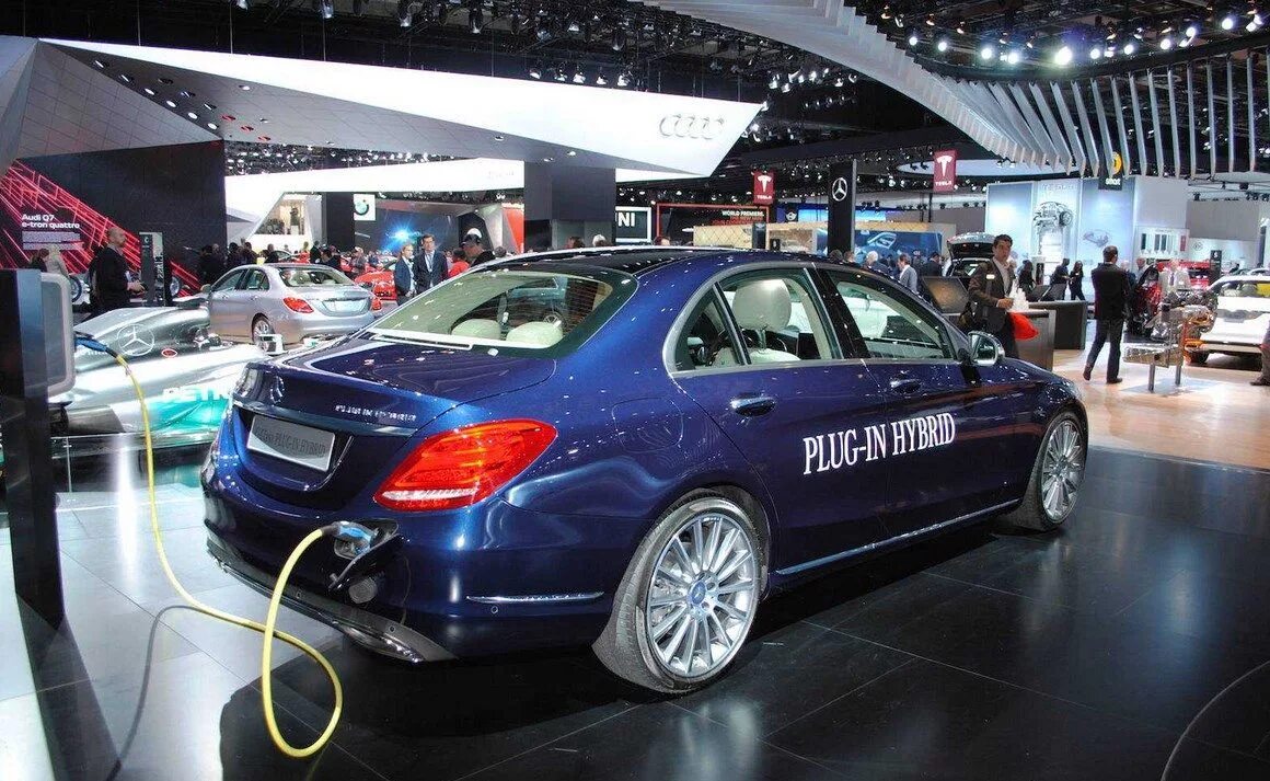 Mercedes hybrid. Mercedes c350 Plug in Hybrid. Мерседес Бенц гибрид. Мерседес гибрид 227. Мерседес с260l гибрид.