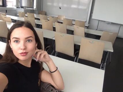 Студентка академии