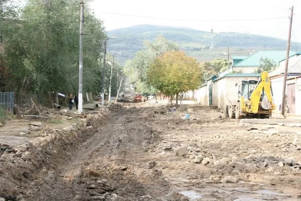 Погода на завтра в дербенте по часам. Потоп на улице Мамедбекова Дербент. Дербент Мамедбекова потоп наводнение. 2012 Год наводнения в Дербенте.