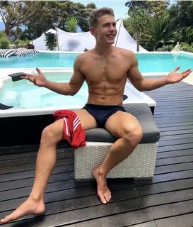 Elio_chalamet_real shirtless and barefoot by the pool - Male Feet Blog.