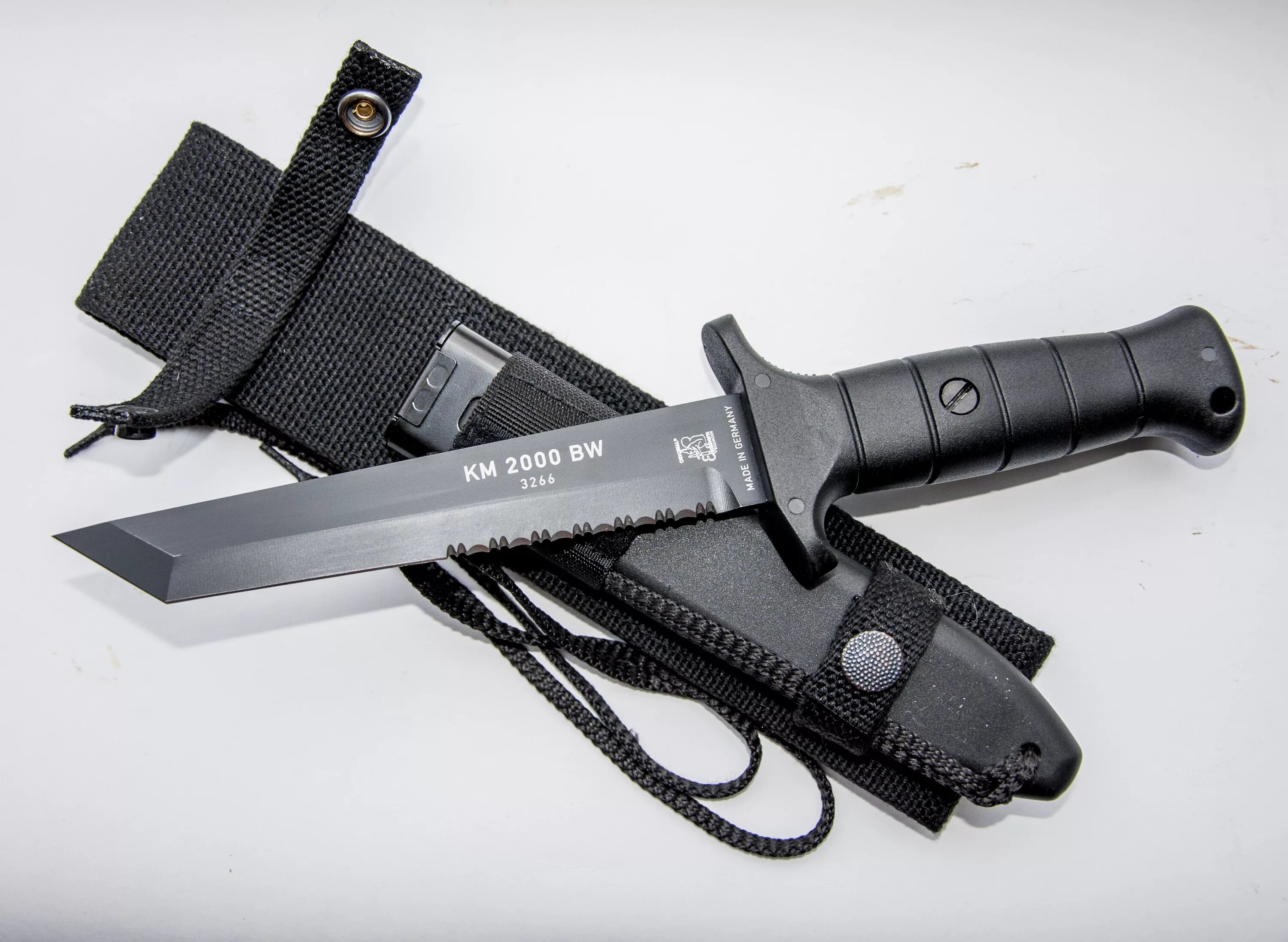 Тактический нож хаттори. Нож km2000 kampfmesser. Самый маленький боевой нож. Crkt hissatsu. Cold steel tai pan.