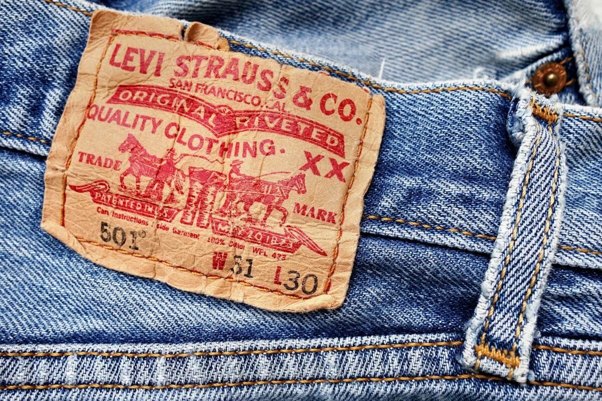 Лев ис. Джинсы левайс 90. Леви Страусс джинсы. Levi Strauss co. джинсовая куртка. Levis 580.