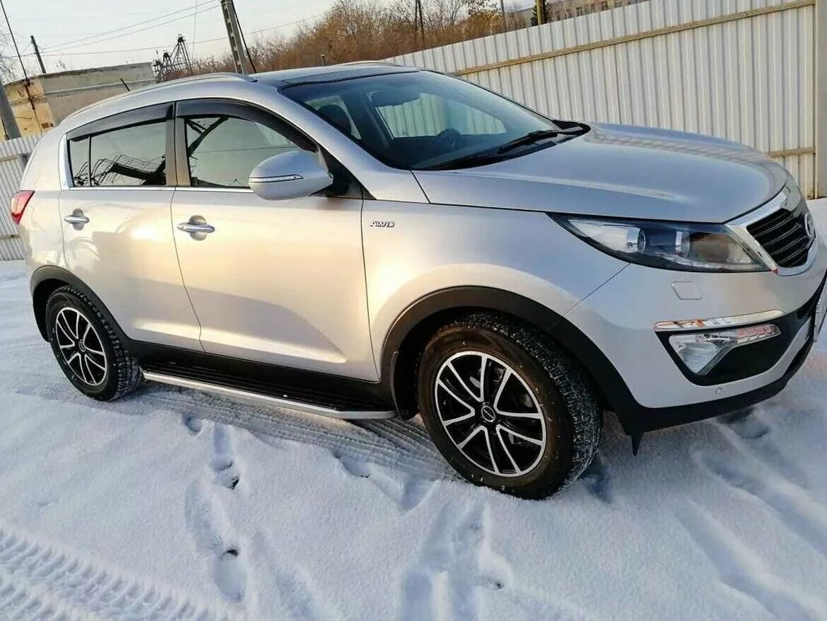 Киа Спортейдж 2013 серебристый. Kia Sportage 2.0 at 4wd Premium у. Кия цвет Снежная Королева. Kia Sportage серебристого цвета 14 года зимой. Купить киа в кургане