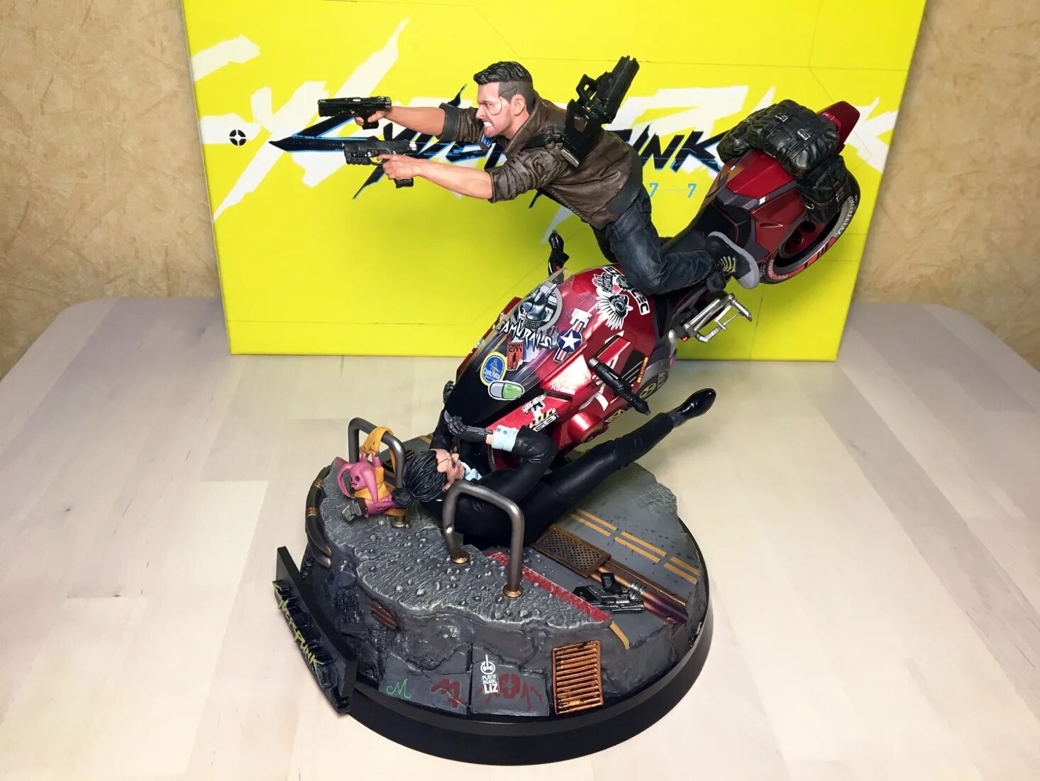 Cyberpunk 2077 ps4 коллекционное издание. Коллекционное издание киберпанк 2077. Коллекционка cyberpunk 2077. Фигурка из коллекционного издания cyberpunk 2077. Коллекционное издание киберпанк 2077.