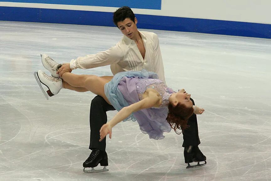Фигурное катание элементы. Tessa Virtue Scott Moir 2006. Поддержки в фигурном катании. Фигурное катание поддержка. Фигуристы поддержка.