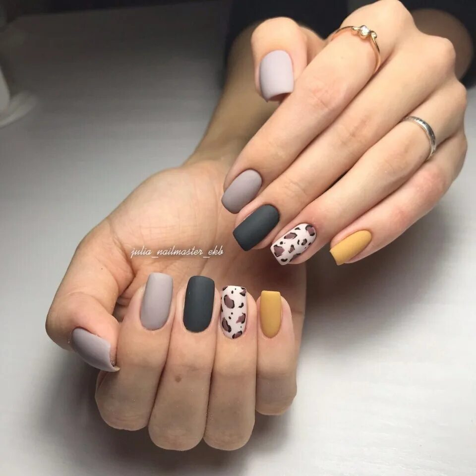 Дизайн матовых ногтей 2024 квадрат Épinglé sur Nails en 2024