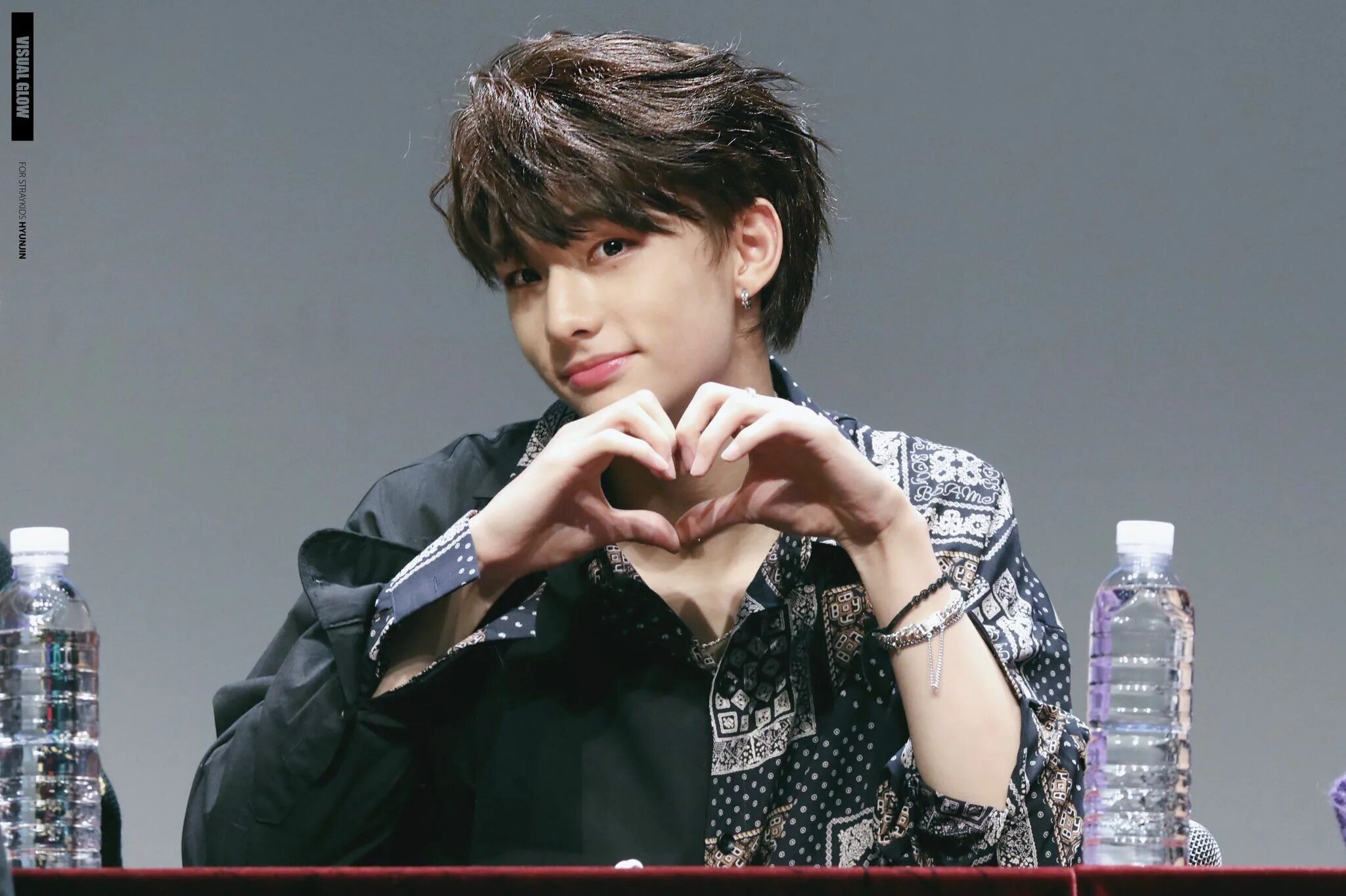 Hyunjin long for you перевод. Stray Kids Хёнджин. Хан Хенджин Stray Kids. Хён Джин Stray Kids. Stray Kids Хван Хёнджин.