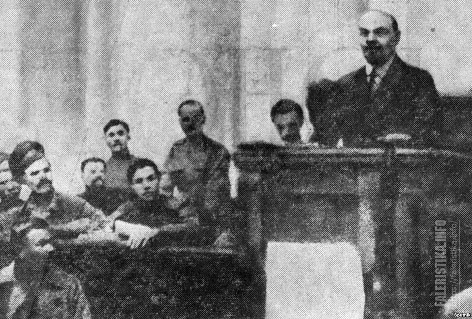 Ркп ленин. 1921 г. на x съезде ркп(б) ленин. ленин в таврическом дворце. курчатов на съезде партии. димир ильич последний раз выступает на съезде партии.