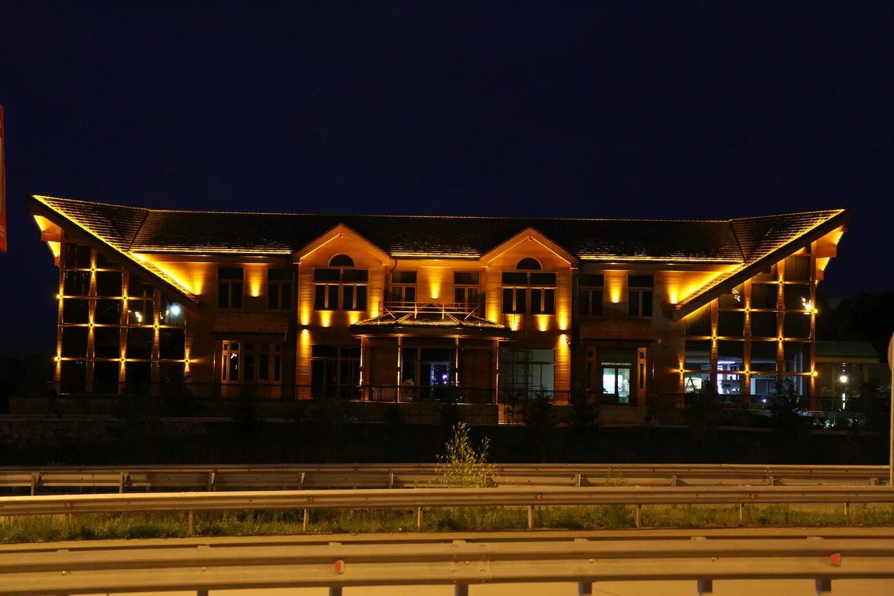 фирма пайонир канада. пайонир лог хоум. сибирский дом лиственница. канадский кедр пост энд бим. дом из алтайского кедра.