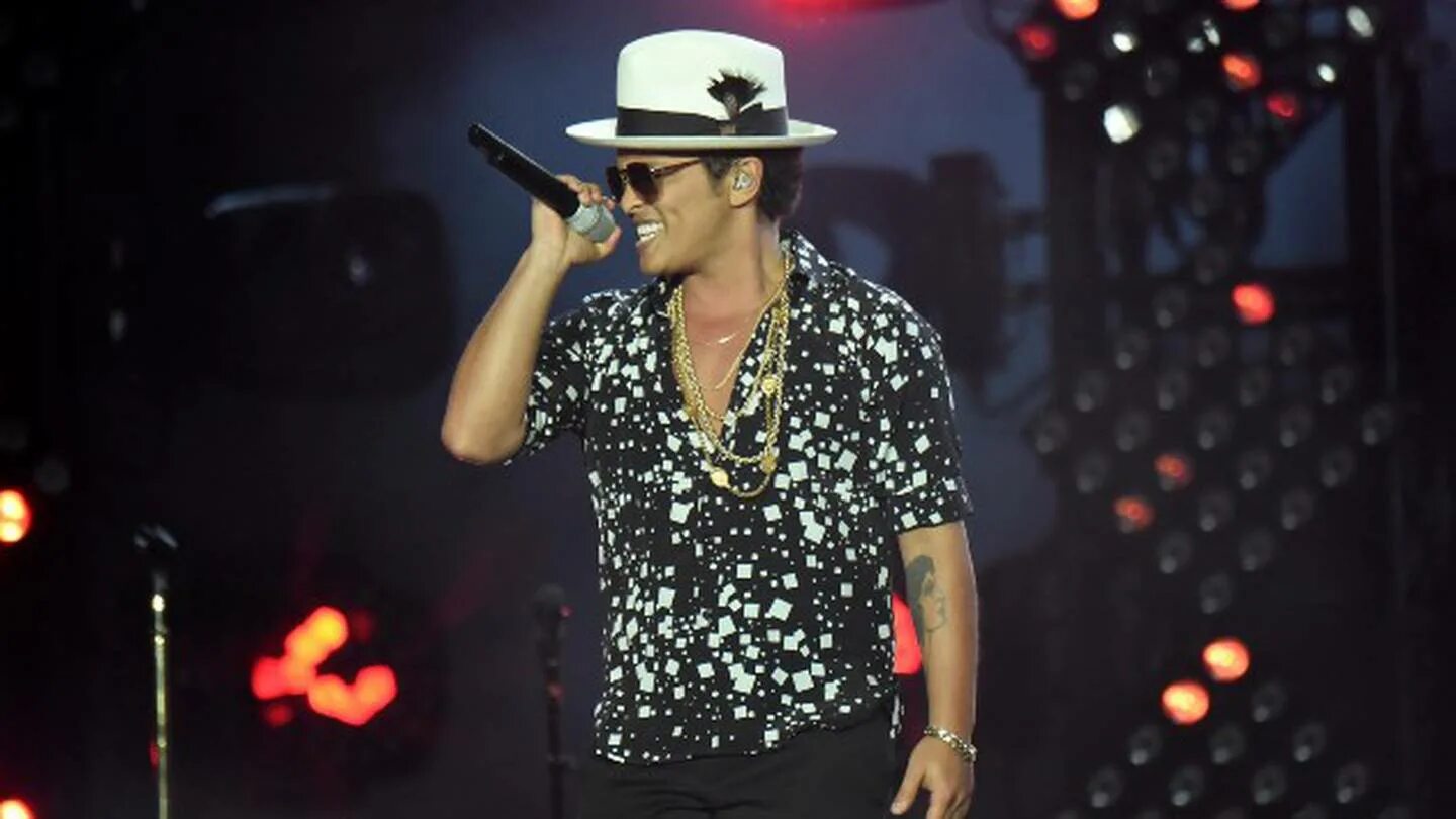 Bruno mars speed up. Бруно марс на концерте. bruno mars live. бруно марс на сцене. рок музыкант бруно бекентур.