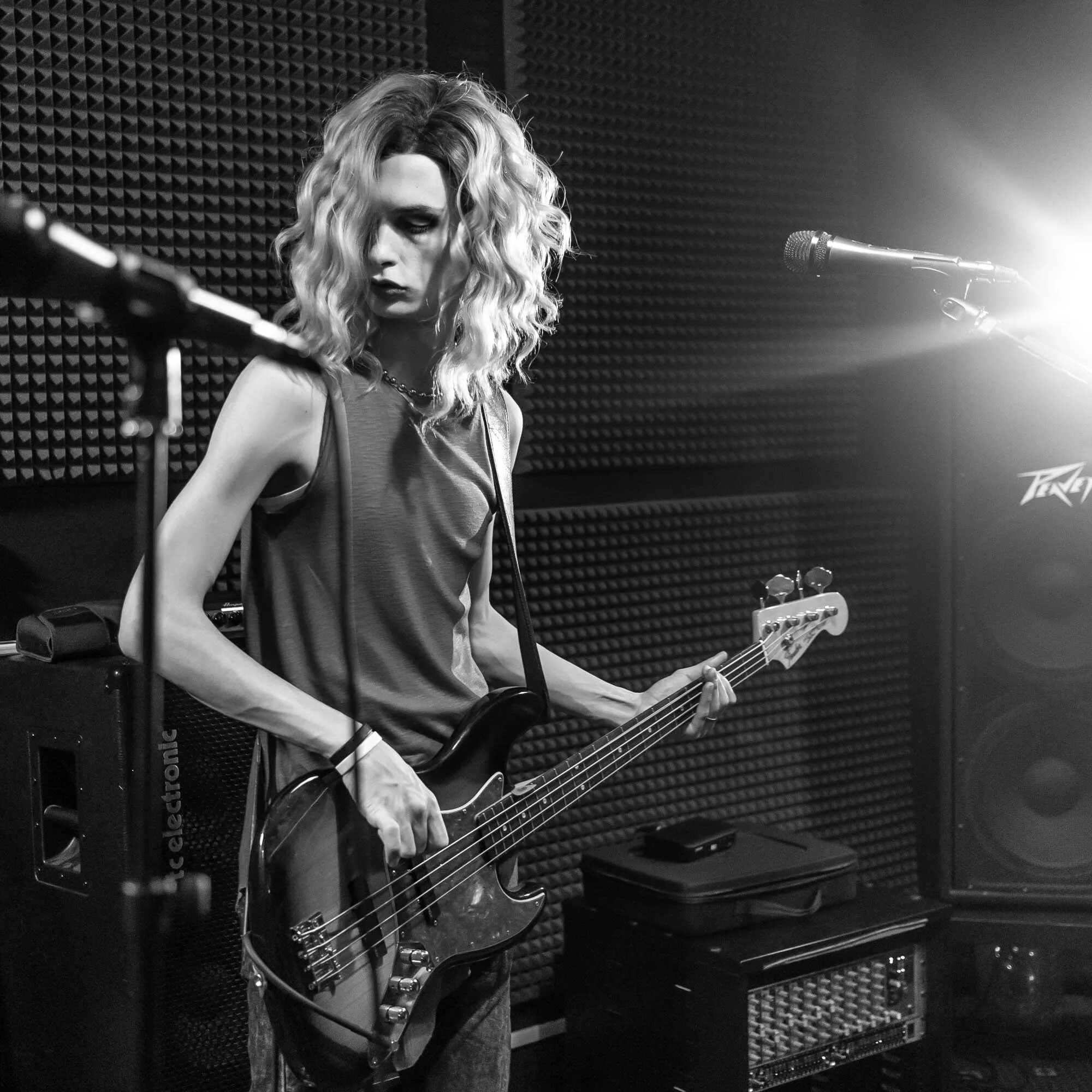 Алиса сейчас музыка играет. Алиса сейчас музыка играет. Что такое троллинг яндекс с алисой алисой. Алиса сейчас музыка играет. Как можно записать алису.