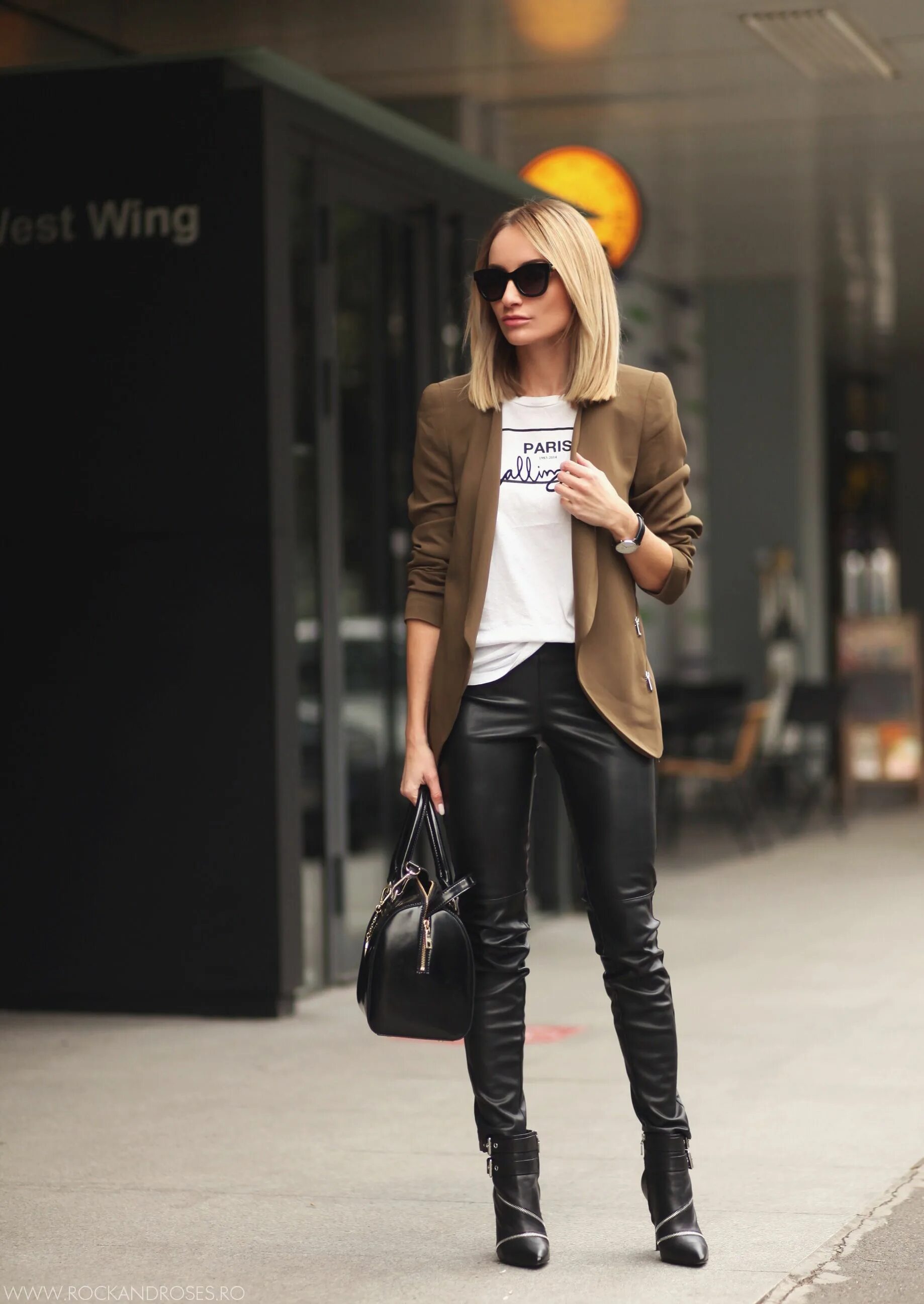 Верх для кожаных брюк. Обувь под кожаные брюки. Кофта под кожаные штаны. Кожаные штаны с туфлями. Кожаные лосины и кроссовки.