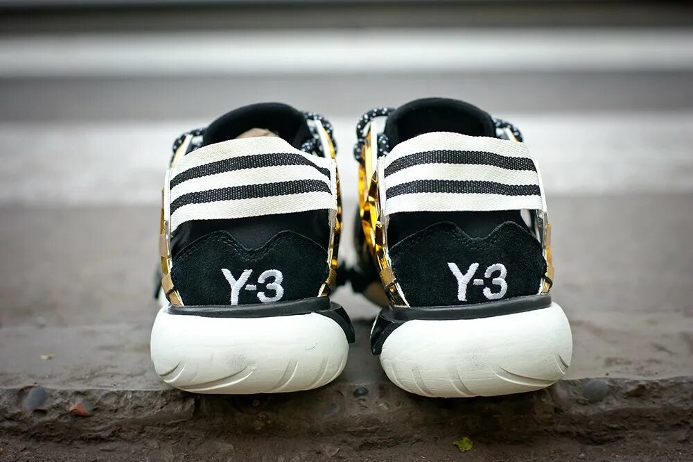 Y3k стиль. Adidas y3 кеды. Адидас y3 тапки. Adidas y3 плащ. Adidas y3 Madrid.