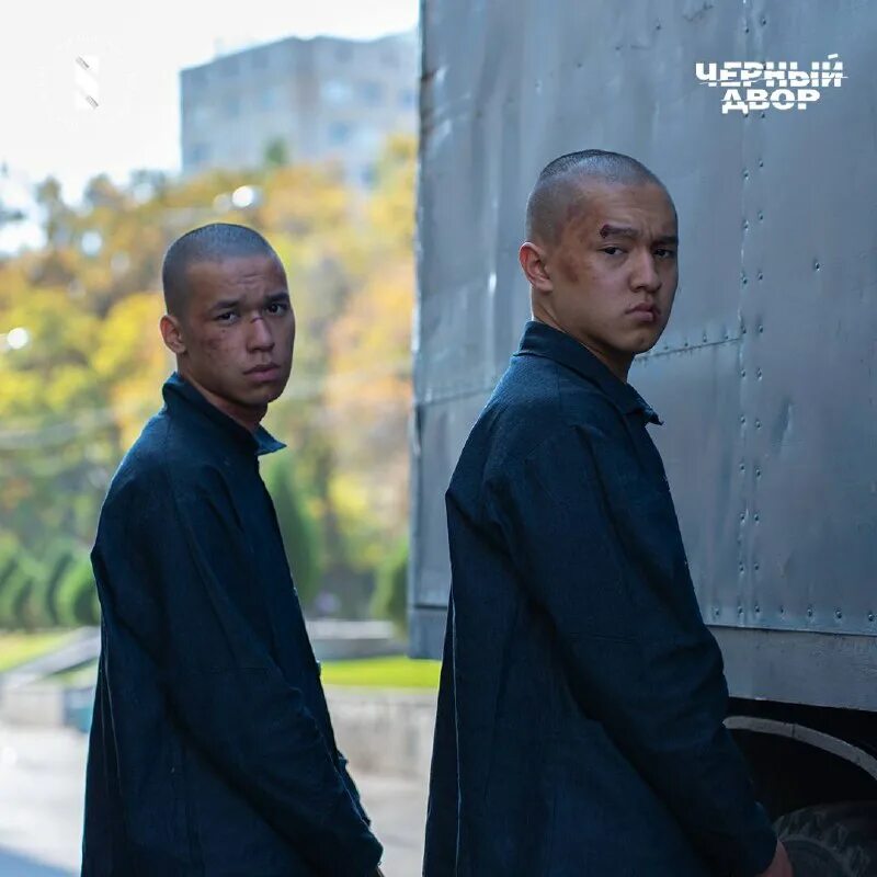 назар бердигулов черный двор. юность сериал 2023. черный двор кинопоиск. сериал бандиты нашего двора. Mavi bisiklet film poster.