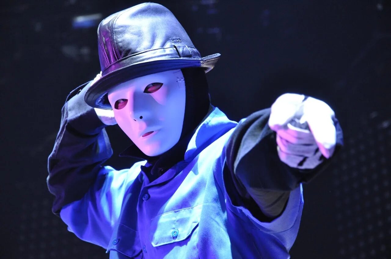 Были танцы маска. Джаба вокерс. Jabbawockeez без масок. Маска Jabbawockeez белая. Маска джабавокиз Jabbawockeez.