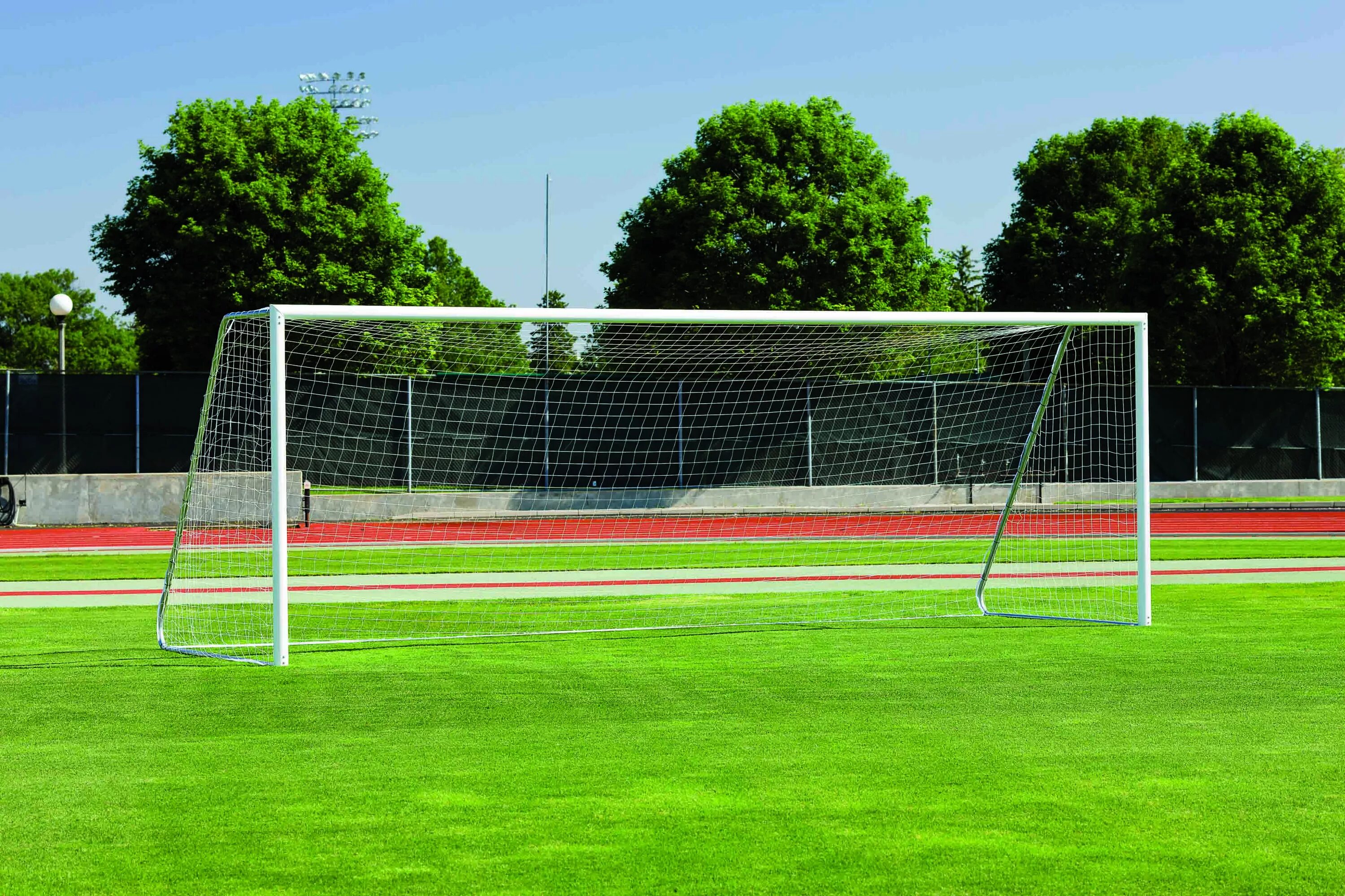 Ворота стадиона. Ворота футбольные Soccer goal. Футбольные ворота 1200 630. Футбольное поле с воротами. Футбольные ворота на стадионе.