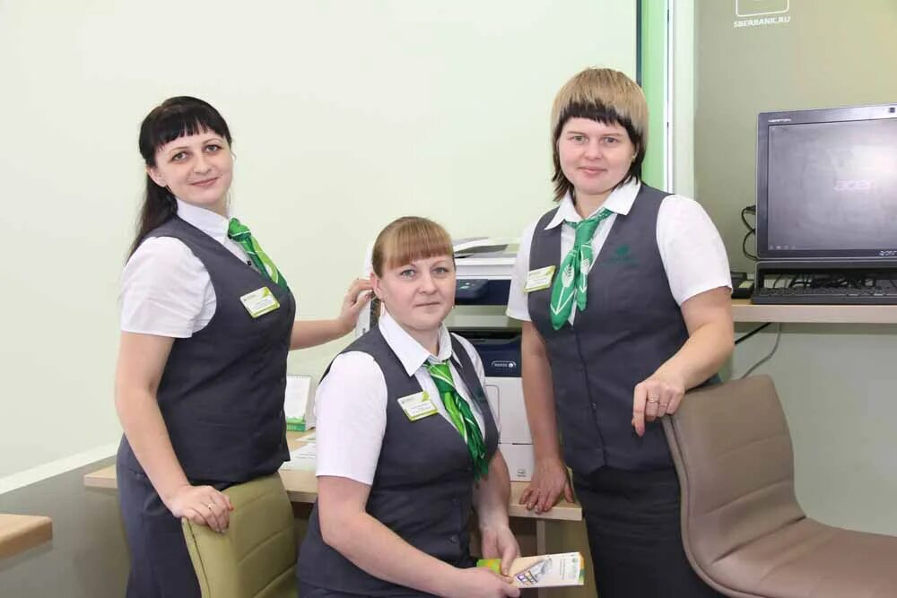 Сотрудницы сбербанка. Форма сотрудников сбербанка. Банковский работник. Одежда сотрудников сбербанка. Форма работников сбербанка.