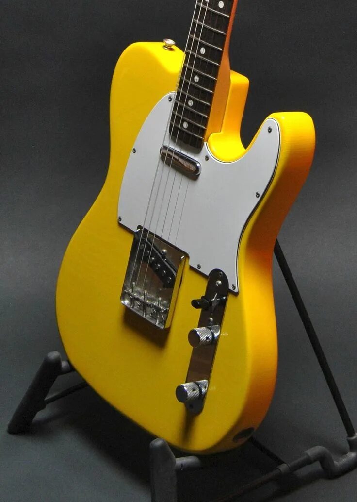 Электрогитара telecaster. Fender Telecaster желтый. Гитара Fender Telecaster. Fender Stratocaster желтая. Электрогитара Fender Stratocaster Yellow.