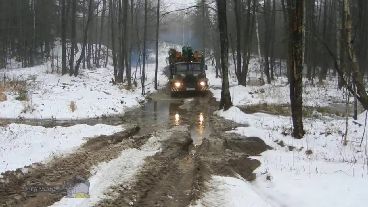 Вездеходы по бездорожью. Урал-4320 тайга грязь. Сибирские дороги бездорожье. Ноглики оха автобус. Дорога ноглики оха.