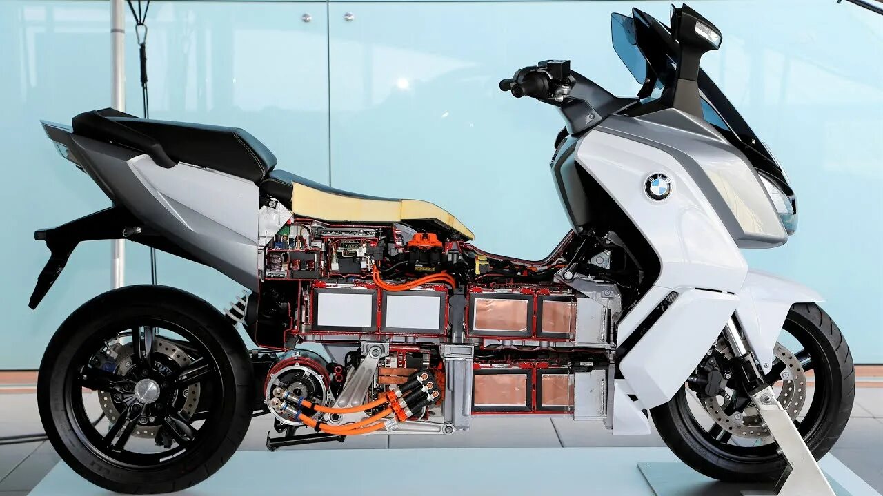 BMW C 650 Evolution. Электроскутер БМВ Эволюшн. Электроскутер BMW C Evolution. Скутер БМВ электрический. Производства скутеров