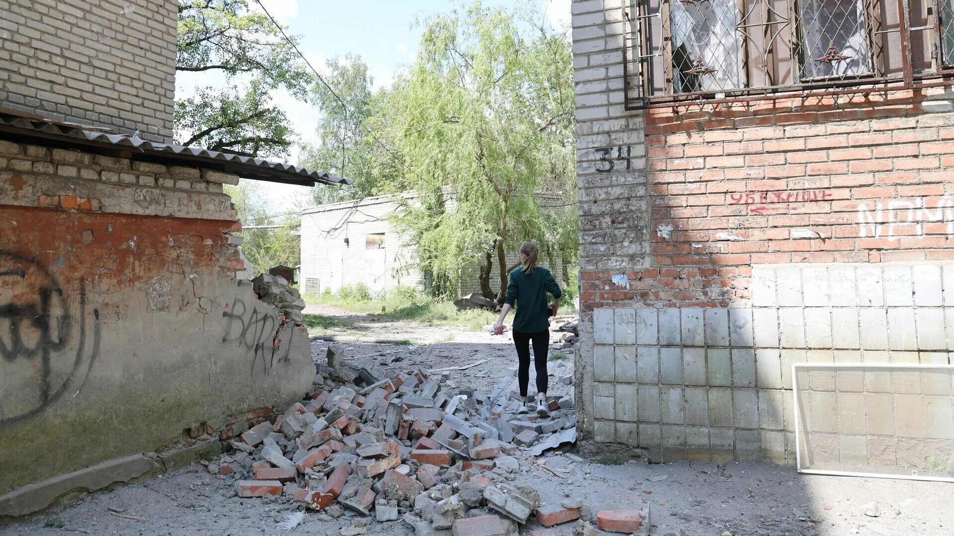 17 мая 2023 г. Ясиноватая больница. Разрушенные дома. Обстрел города Ясиноватая. Разрушенный дом в Донецке.