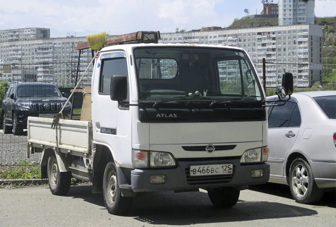 Автомобиль ниссан атлас