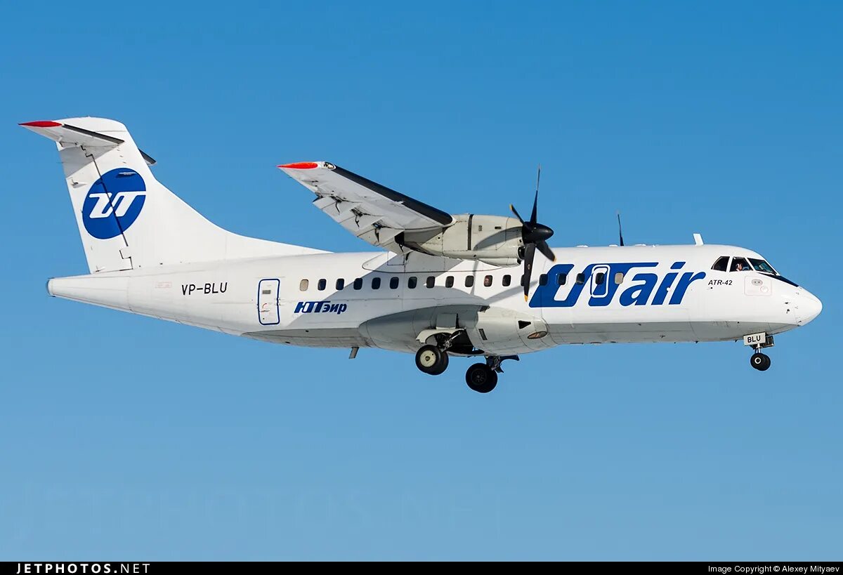 Utair какие самолеты. Боинг 737 ютэйр. Самолёт боинг 737-800 ютэйр. Atr 72 ютэйр ночью. Самолет ютэйр.