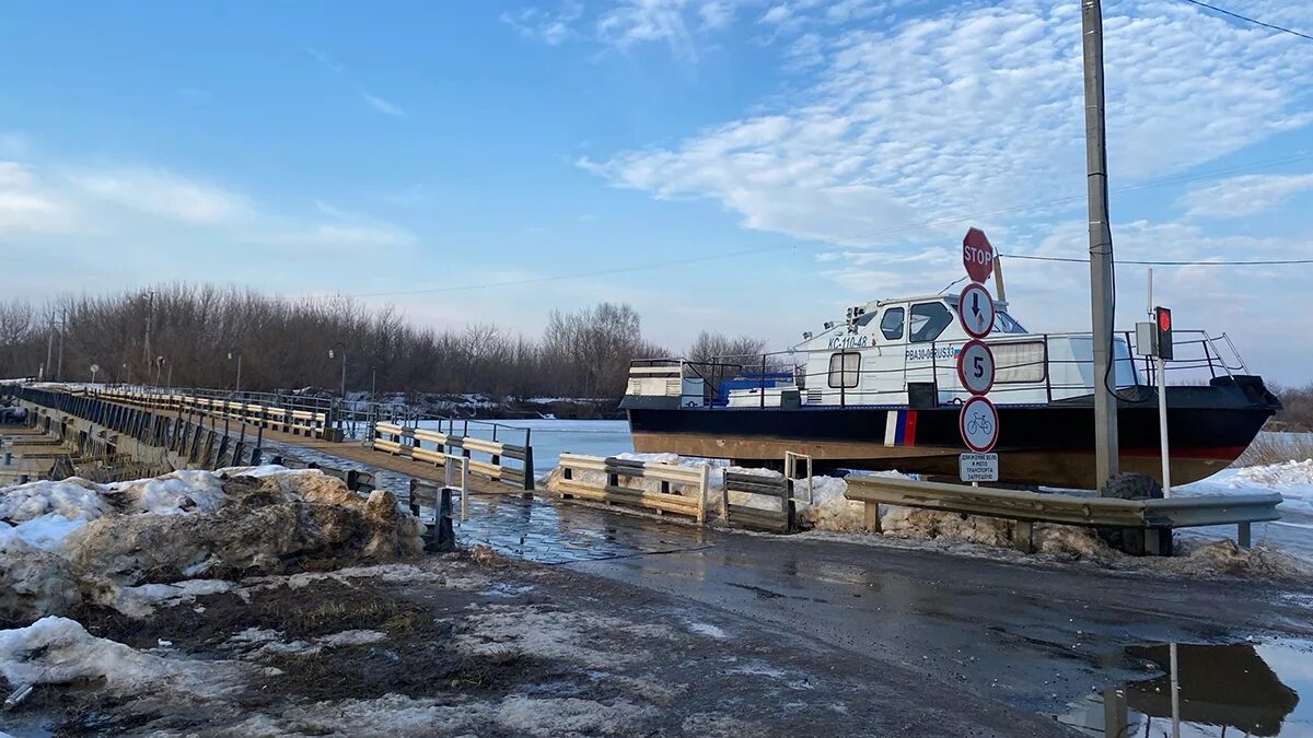 Подъем воды в клязьме на сегодня. Наплавной мост 2 новая Ладога. Понтонный мост Муром. Мост на реке.