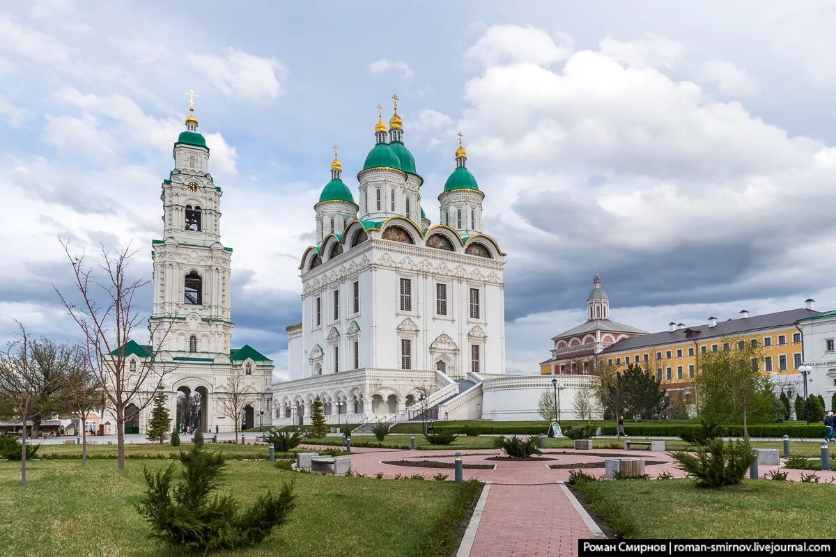 Окрестности астрахани. Астрахань Кремль. Астраханский Кремль Астрахань. Белый Кремль Астрахань. Астрахань Кремль достопримечательности.