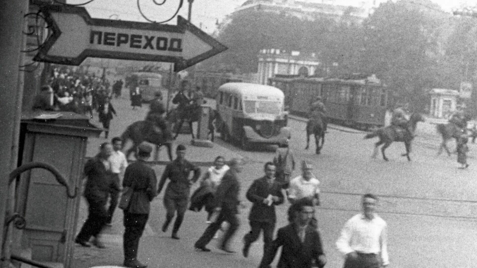 Воздушная тревога в киеве. Фотографии киева без света. Истребитель горит в небе ночью. Воздушная тревога 25 июня. Система оповещения воздушная тревога.