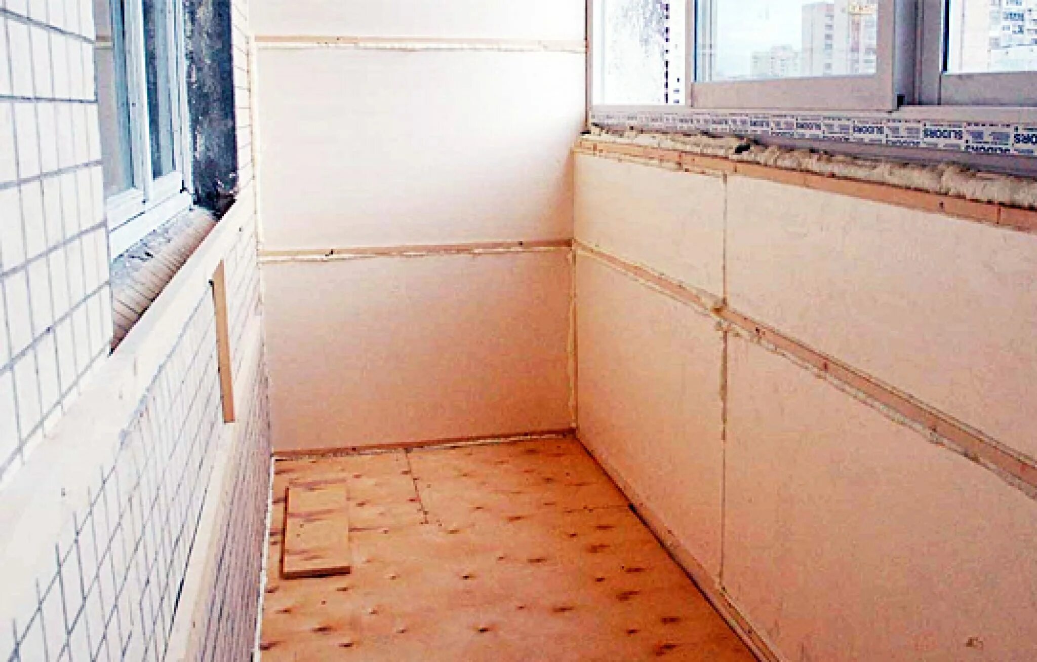 Как утеплить панельный балкон изнутри. Утепление балкона изнутри. Утепление балкона минеральной ватой схема. Теплоизоляция лоджии изнутри. Утепление и обшивка балкона.