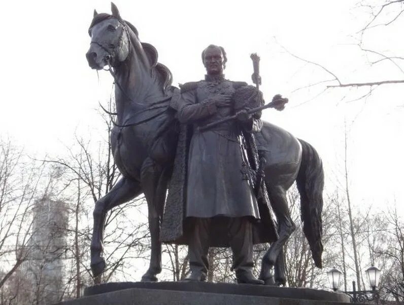 Памятник м и платову. Атаман платов памятник. памятник атаману платову в новочеркасске. памятник атаману платову в ростове. памятник матвею платову.