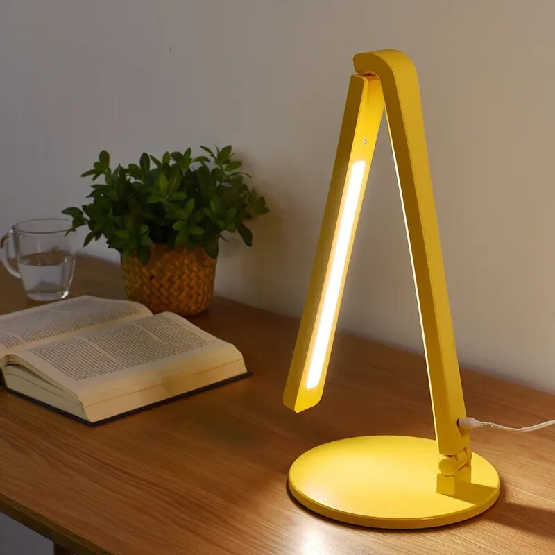 Виды настольных. Foldable led Lamp binnko. Настольная лампа. Настольная лампа для чтения. Лампа на столе.