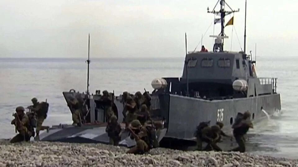 Черно белые клипы с девушкой. Сочи азовское море. Клип черное море. Эллинг катран орджоникидзе. Черно белые клипы с девушкой.