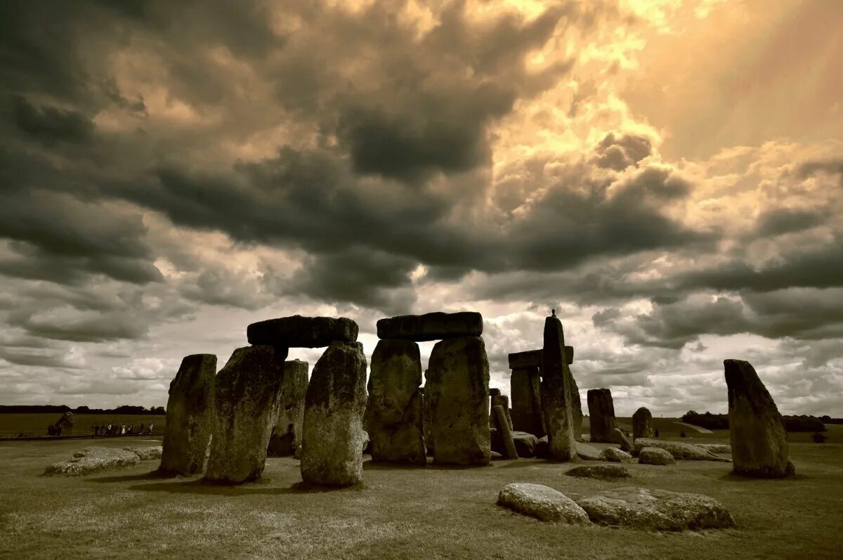 Stonehenge is perhaps the worlds. Стоунхендж. Стоунхендж Великобритания. Памятник культурного наследия Стоунхендж. Камни в Англии Стоунхендж.