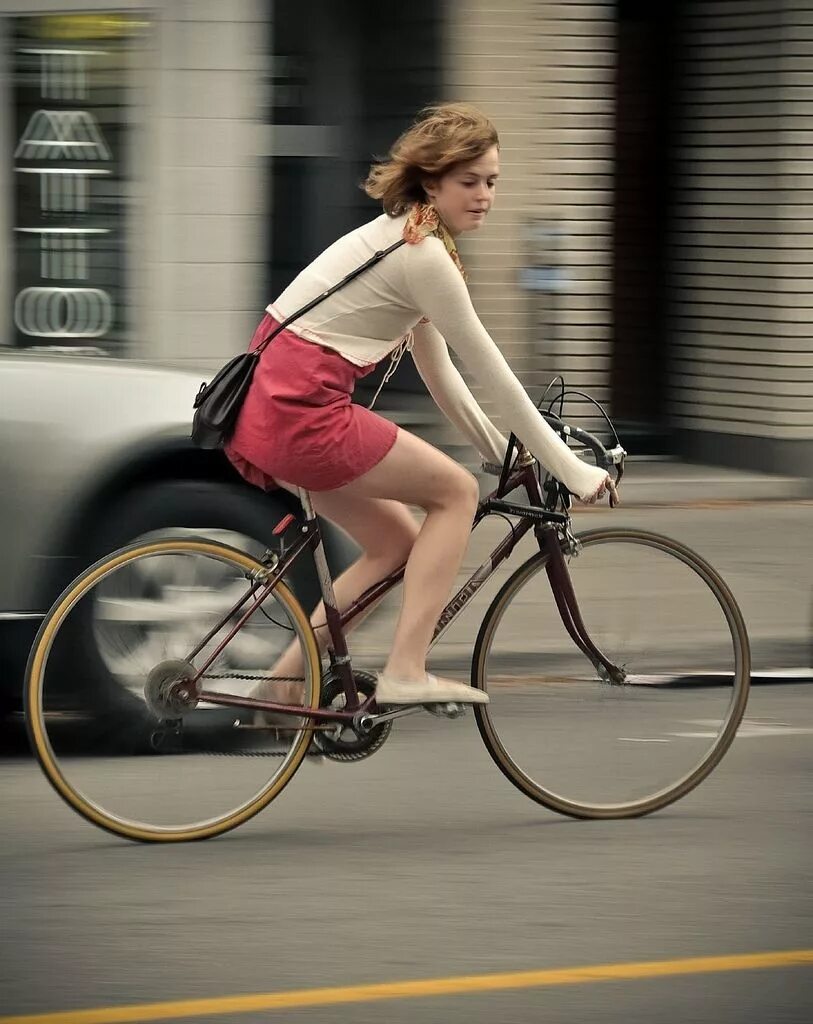 Робин Стюарт велосипедистка. Велосипед. Человек на велосипеде. Девушка на велосипеде.