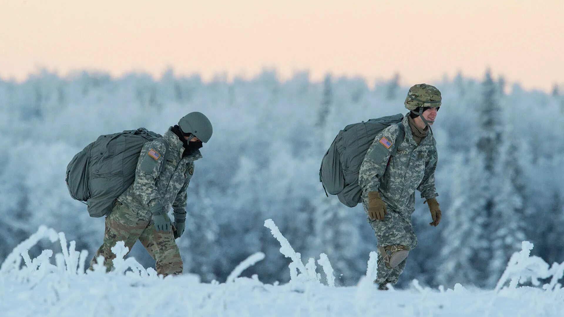 Нато собирает. Учения НАТО 2022. Военные учения зимой. Американские учения в Арктике. Армия России учения зимой.