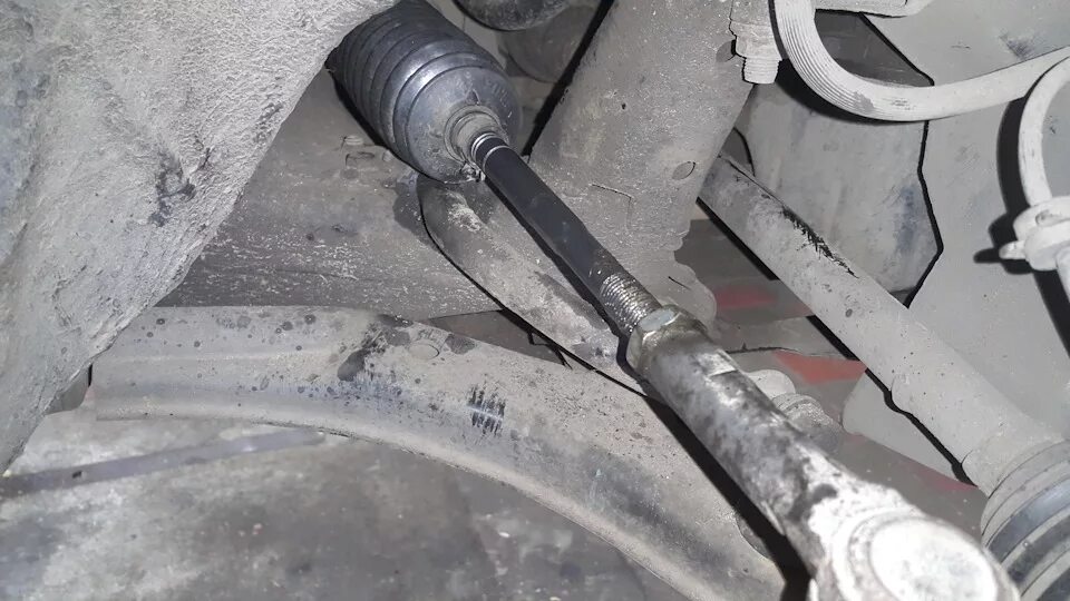 Пыльник рулевой тяги nissan bluebird u14. Рулевая рейка ниссан альмера классик b10. Рулевые наконечники ниссан тиида 2008. Наконечник ниссан альмера классик. Замена рулевой тяги ниссан альмера.