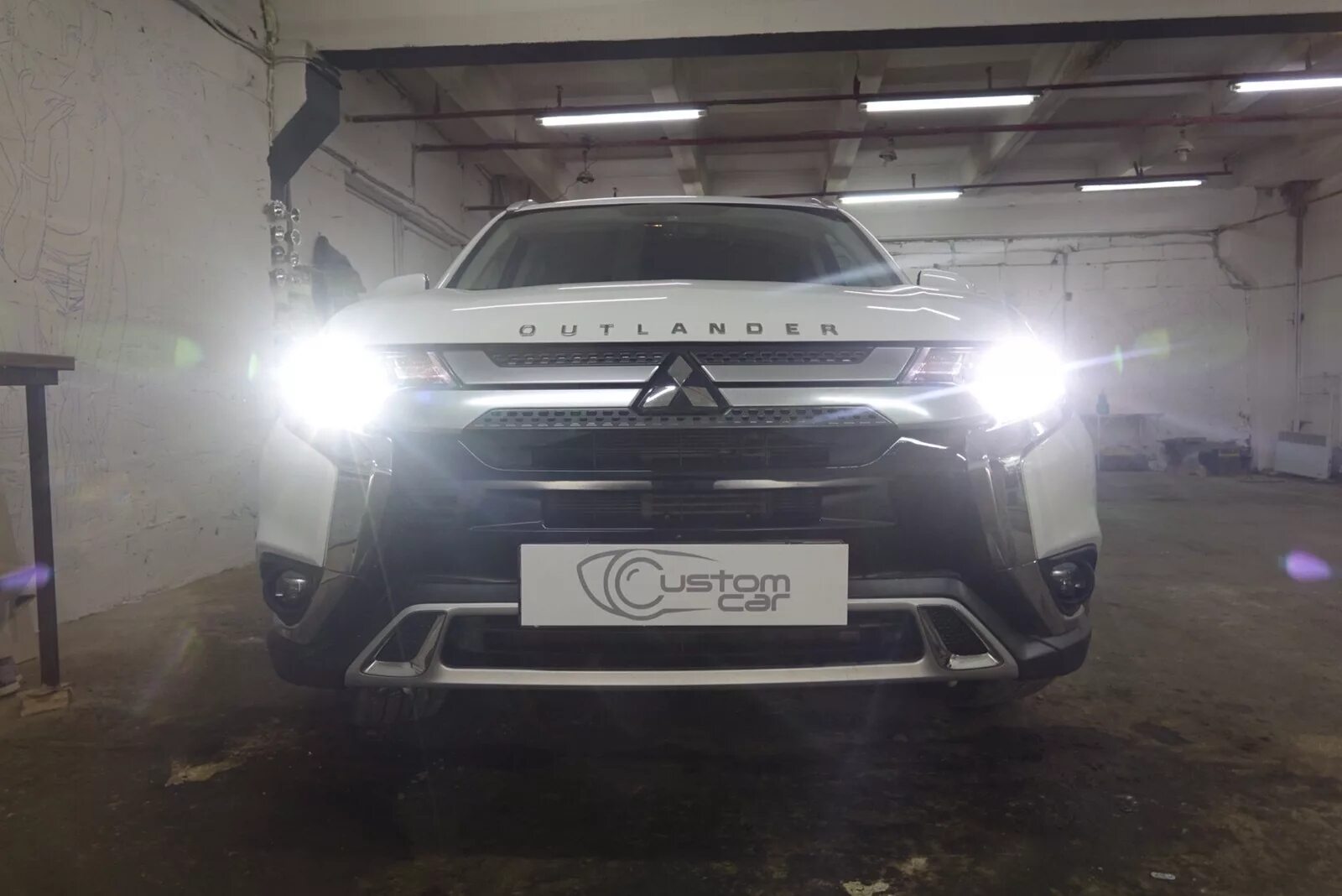 Mitsubishi Outlander II 2012 Рестайлинг установка линз вместо ксенона. Outlander установка линз в диодную оптику. Mitsubishi Outlander II 2012 Рестайлинг установка линз. Установка led фар Outlander 3.