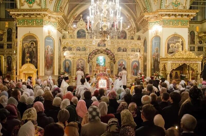 служба в храме. храм прп сергия радонежского в юар. богослужение на пасху. что означают службы в церкви. что означают службы в церкви.