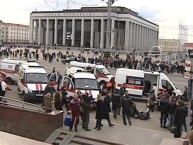 11.04 2011. Теракт метро Октябрьская. Взрыв в Минском метро 2011. Теракт в Минске станция метро Октябрьская.