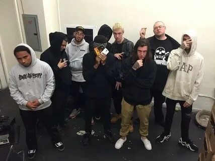 Peep around