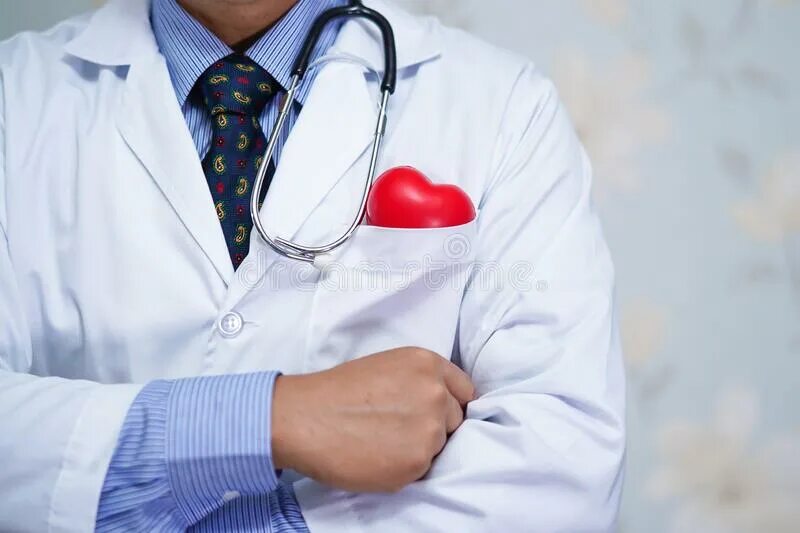 Доктор с сердцем в руках. Доктора картинка в Красном. Фото сердца в руках врача. Покажи ред доктор ред. Doctor red